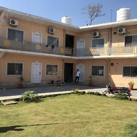 Hotel Islamabad Crown Rawalpindi Dış mekan fotoğraf