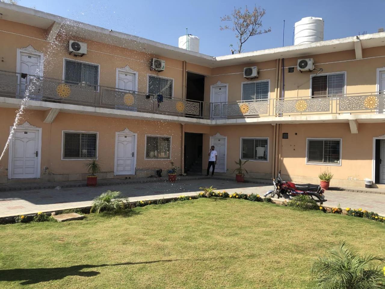 Hotel Islamabad Crown Rawalpindi Dış mekan fotoğraf